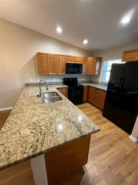 Building Photo - 9094 N Peachtree Way