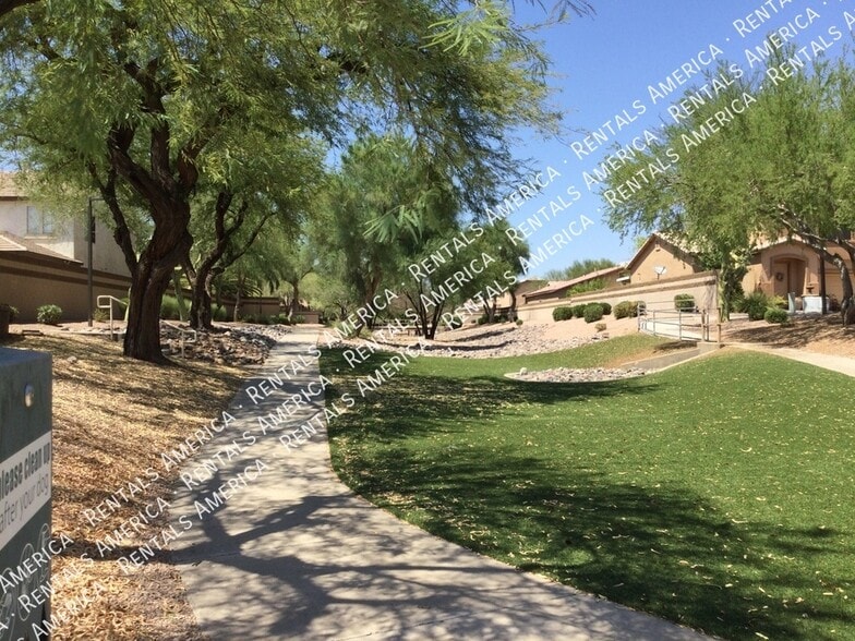 Building Photo - 2738 E Indian Wells Pl