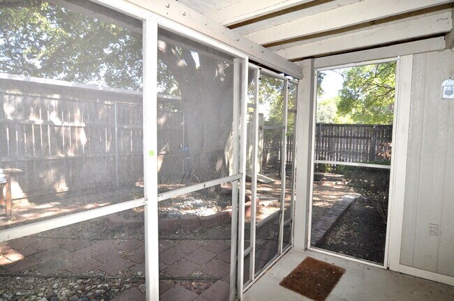 Building Photo - "Adorable 2-1 Duplex with Character, Comfort, and Charm!"