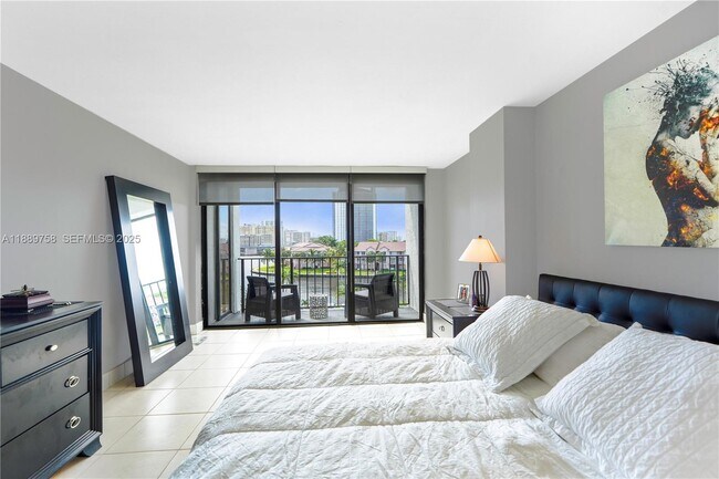 Building Photo - 200 Leslie Dr