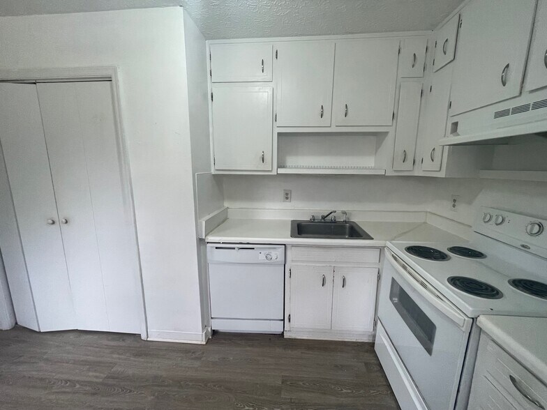 Building Photo - 68 Cedar Hill Cir