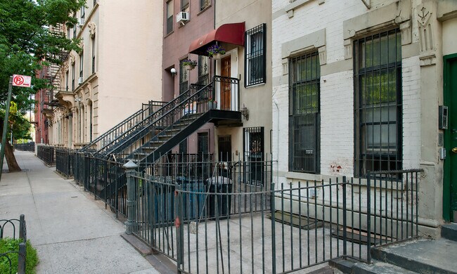 Building Photo - 2370 1st Ave