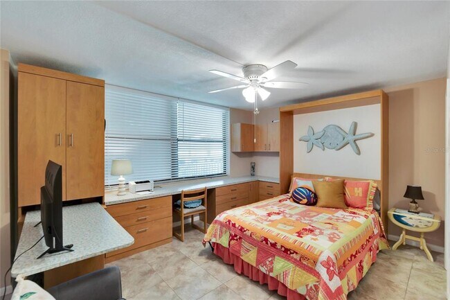Building Photo - 7700 Sun Island Dr S