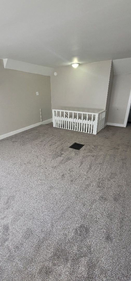 Building Photo - Newly remodeled 2 bedroom duplex!