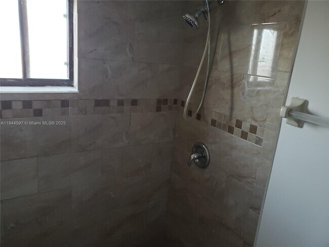 Building Photo - 5300 W 21st Ct