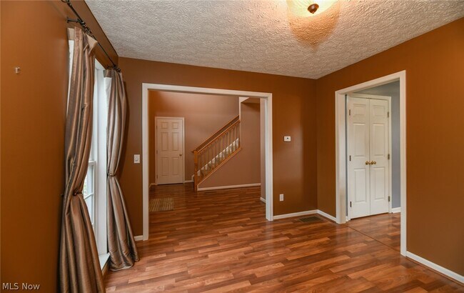 Building Photo - 200 Weatherstone Ct