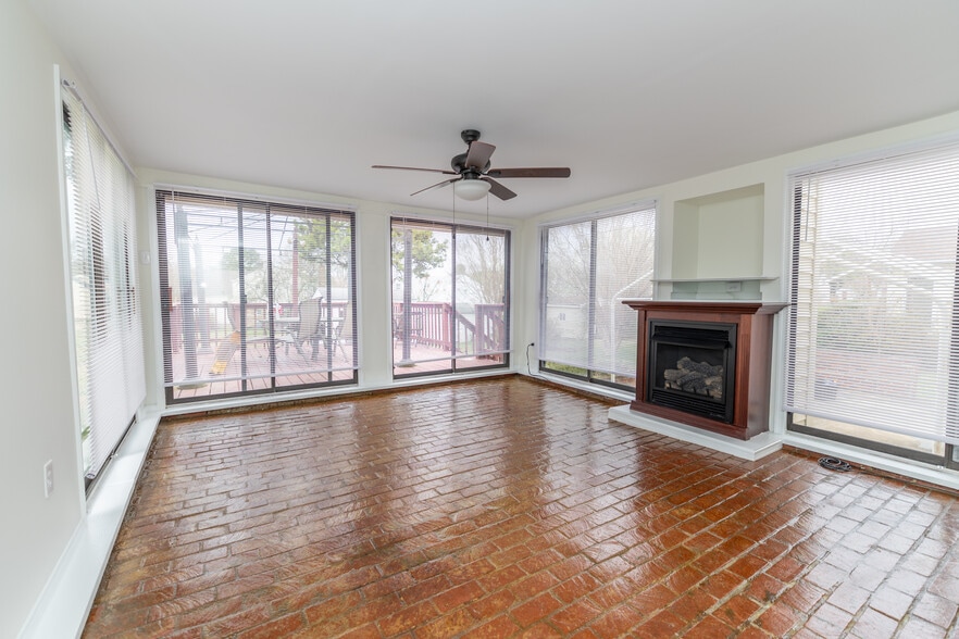 Building Photo - 9022 Joi Dr