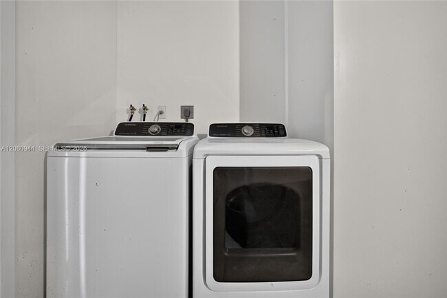 Building Photo - 15772 SW 74th Ln