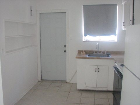 Building Photo - 1 Bed/1 Bath located in Casa Marina District