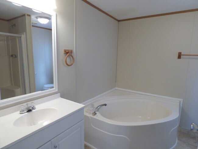 Building Photo - 404 Loggerhead Ct
