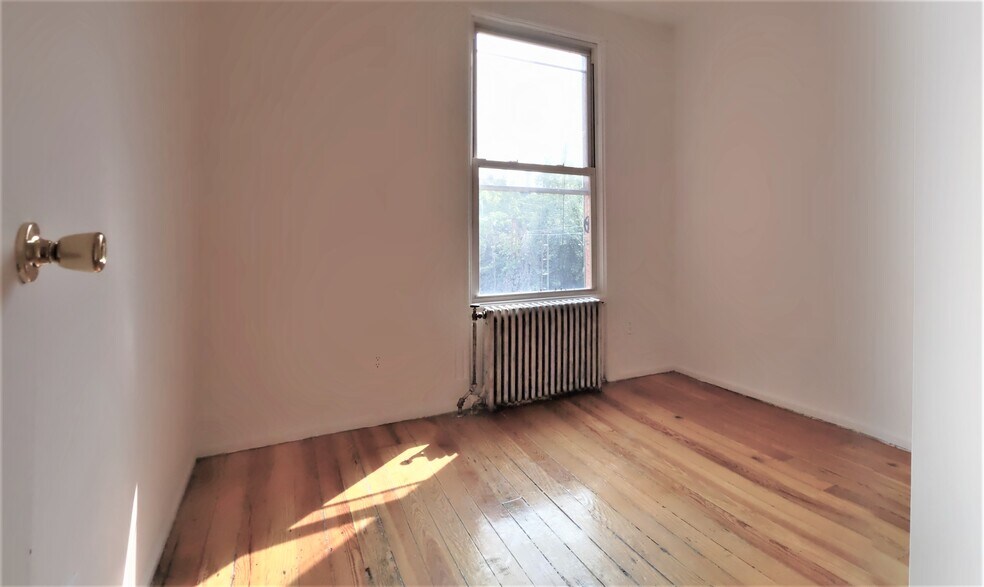 Building Photo - 202 Java St