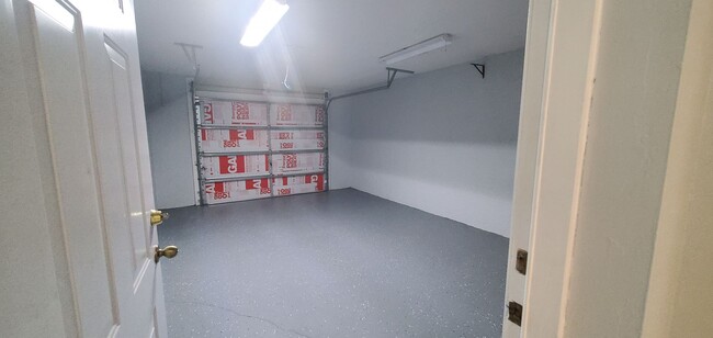 Building Photo - 205 Schoolside Dr