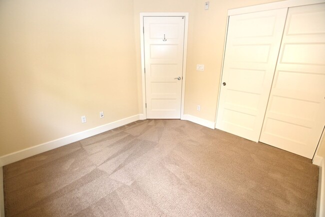 Building Photo - 6543 Tralee Village Dr