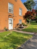 Apartment Entrance. Parking in driveway near door. - 220 Pearson Dr