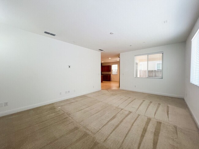 Building Photo - Spacious 4 Bd 3 Bath Home in Elk Grove