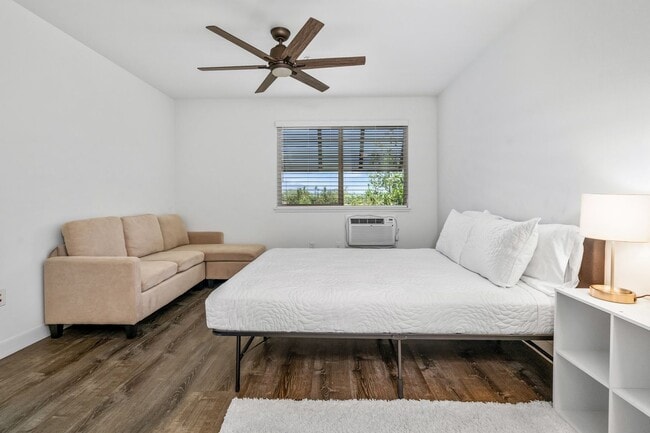 Building Photo - Furnished Townhome with Garage, 3 bedroom/2.5 Bathroom at Kamalani Flats