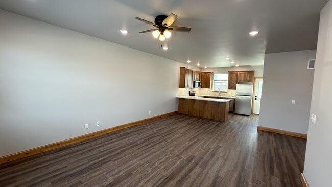 Building Photo - 527 A St