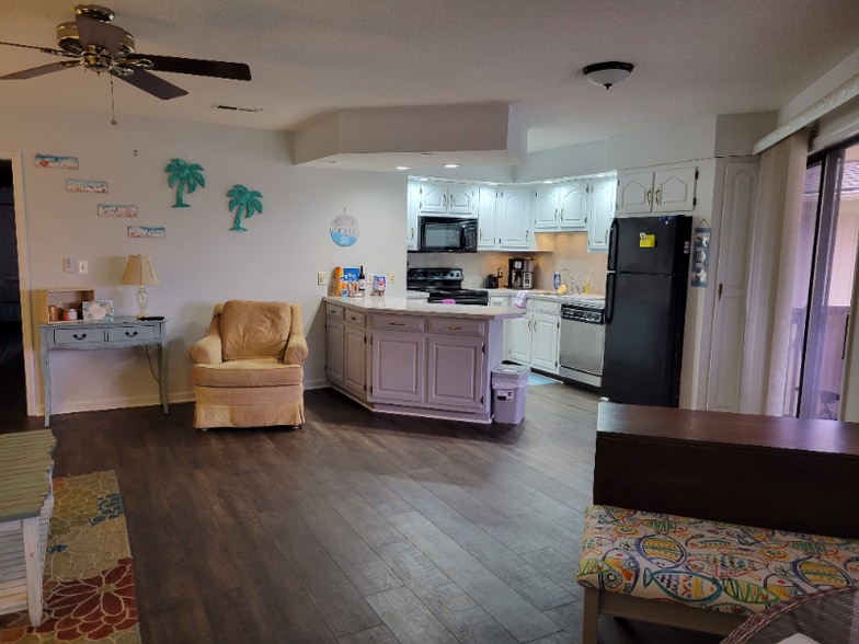 Building Photo - 4246 Pinehurst Cir