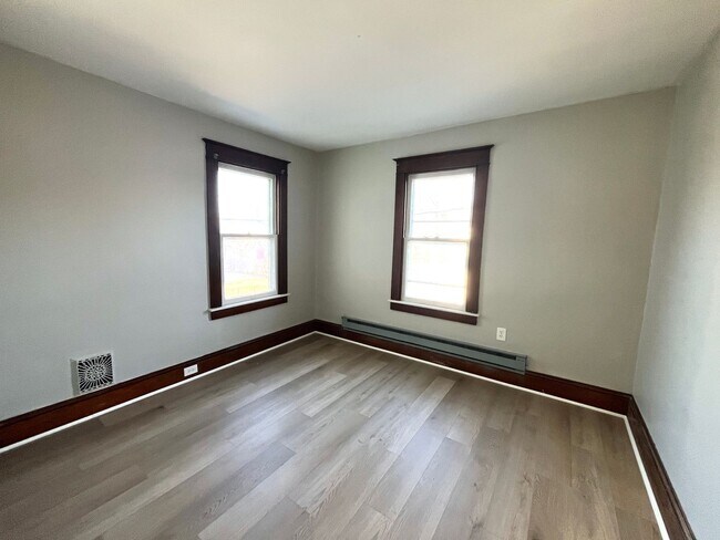 Building Photo - 113 W Ferdinand St