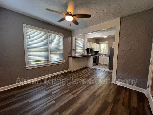 Building Photo - 410 E 14th St