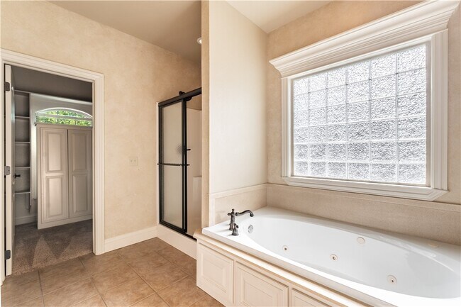 Building Photo - 4103 SE 3rd St