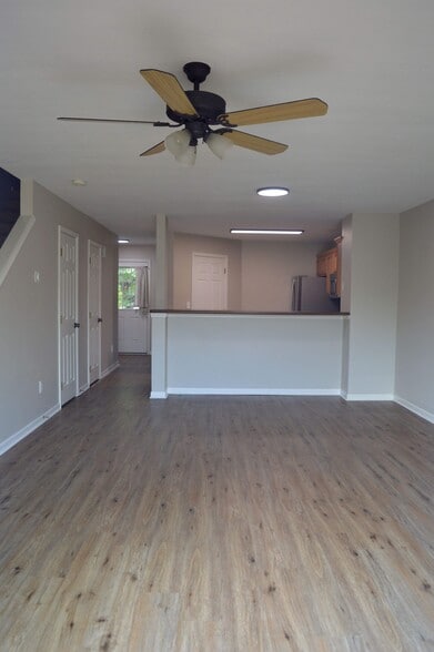 Building Photo - 5432 N Hickory St