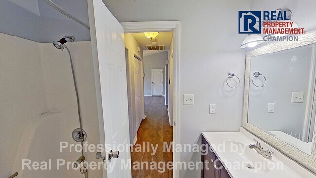 Building Photo - 3 BD/2 BA Home w/Attached Garage, Large Fenced Yard and Easy Access to Camp Lejeune