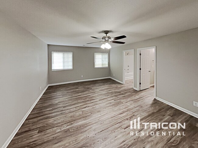 Building Photo - 306 Walnut Crossing Dr