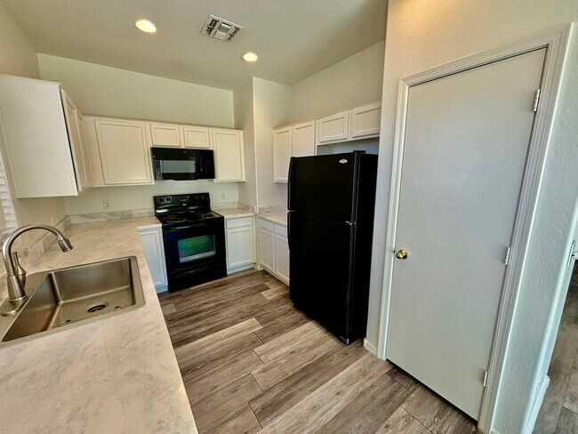 Building Photo - 3018 W Sands Dr