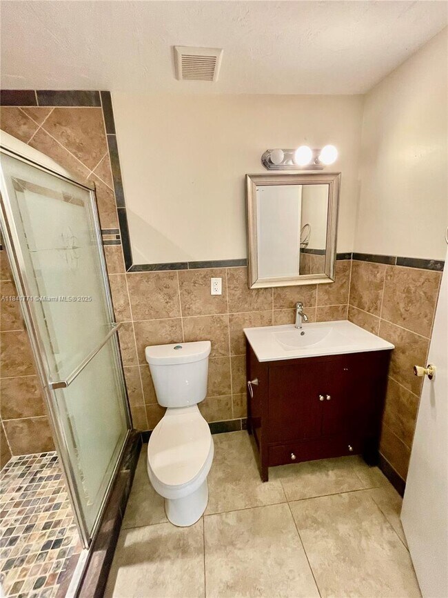 Building Photo - 4430 W Broward Blvd