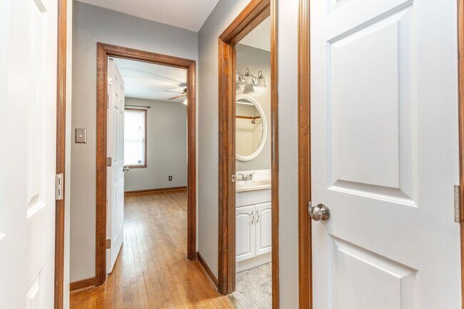 Building Photo - Serene Living in Chesterfield