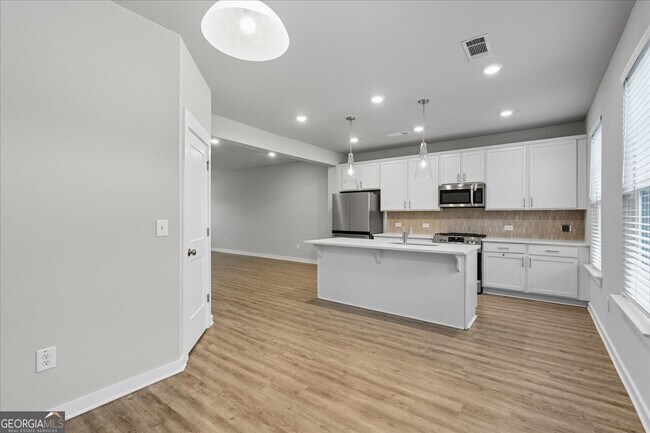 Building Photo - 2030 Main St NW