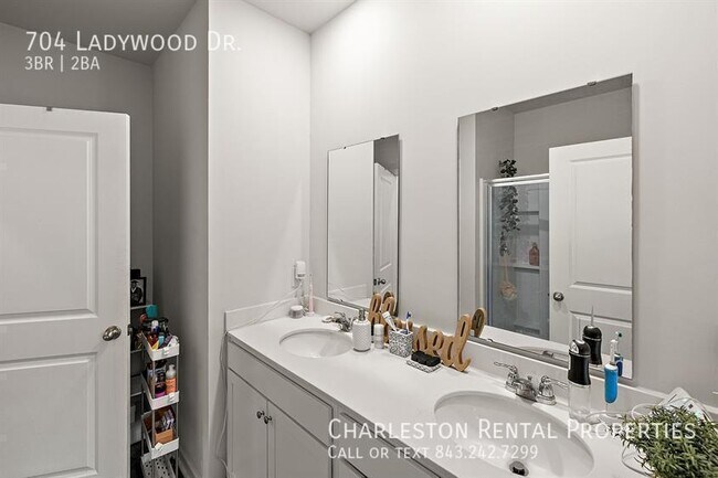Building Photo - 704 Ladywood Dr