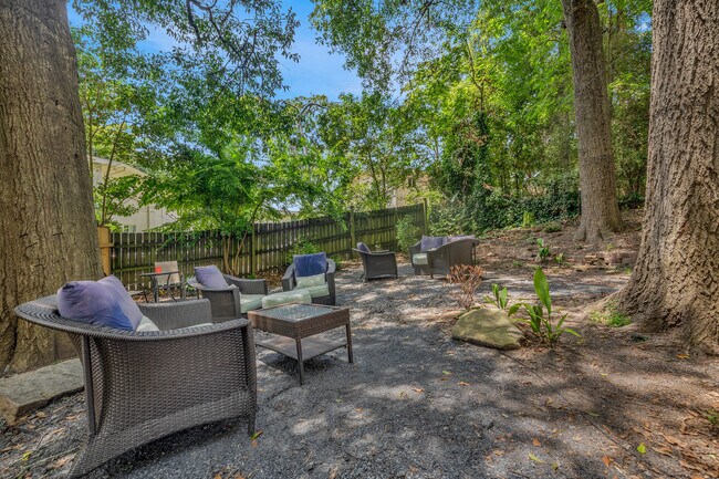 Building Photo - 2160 Lenox Rd NE