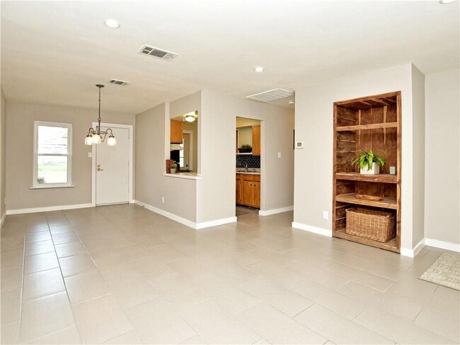 Building Photo - 1406 Green Forest Dr