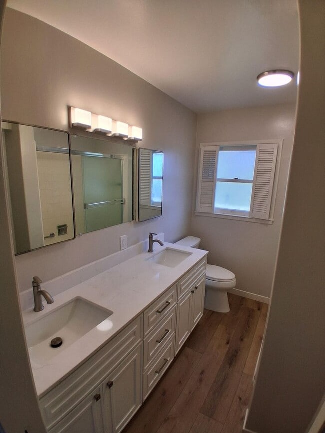 Building Photo - 1044-1048 Marcussen Drive