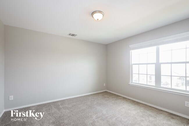 Building Photo - 7019 Phoebe View