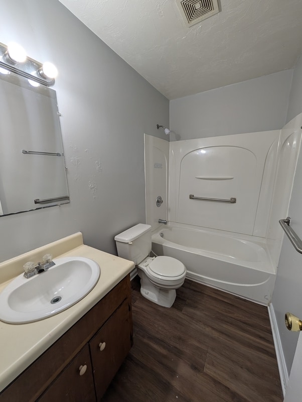 Building Photo - 1257 E Orange Ave