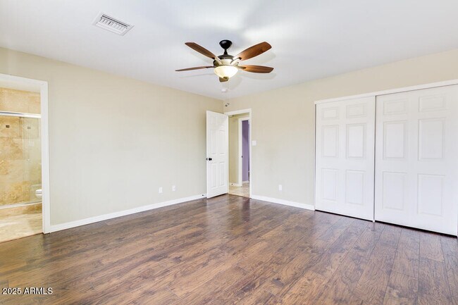 Building Photo - 1968 E Del Rio Dr