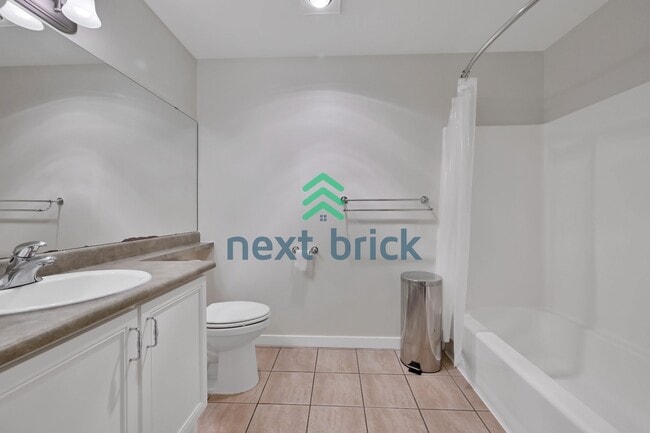 Building Photo - "Charming 1-Bedroom Condo in Redmond: Cozy Living with Modern Comfort at 641 Sq Ft!"