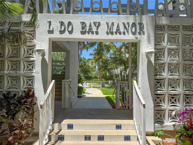 Building Photo - 1631 NE 114th St