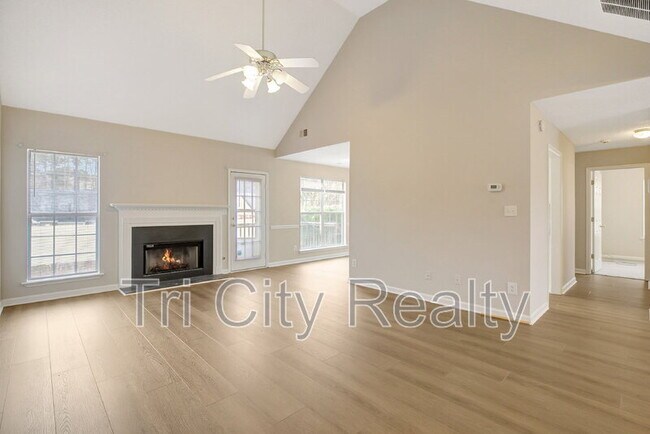 Building Photo - 110 York Ln