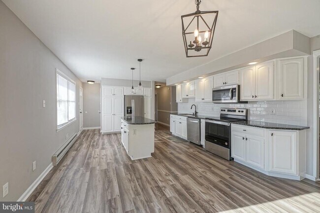 Building Photo - 123 Thies Rd