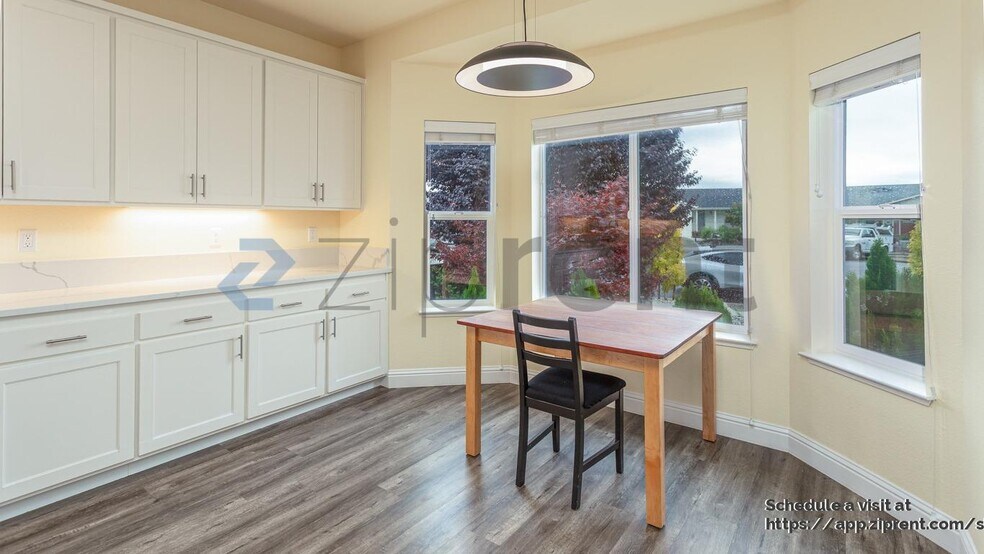 Building Photo - 1313 Crestview Ct