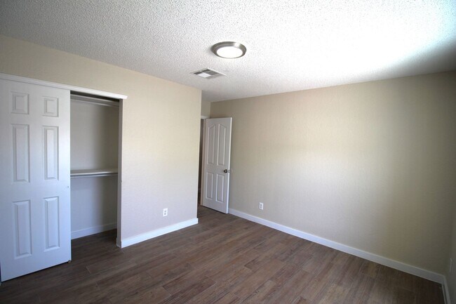 Building Photo - Beautiful Northeast Home -Utilities are a ...