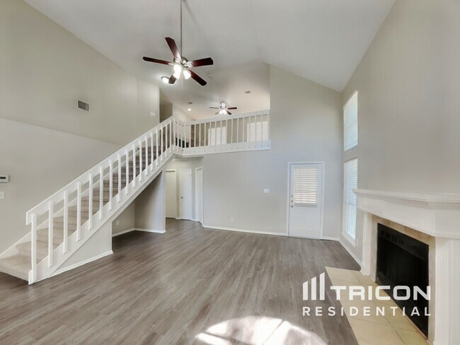 Building Photo - 1919 Creston Dr