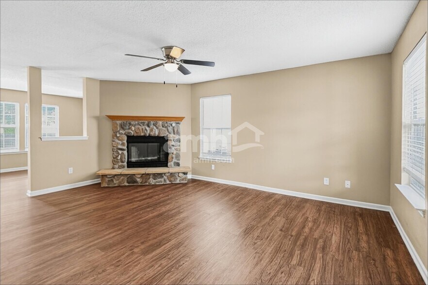 Building Photo - 10981 Clear Spring Dr