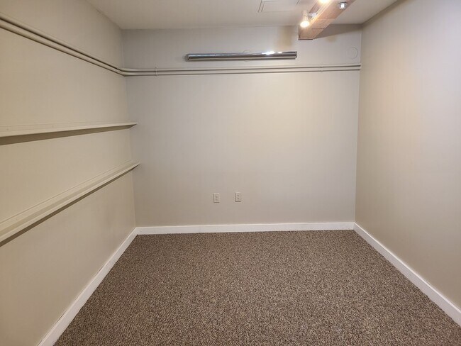 Building Photo - 81 Vine St