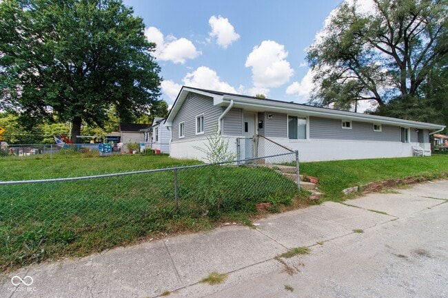 Building Photo - 1102 N Somerset Ave