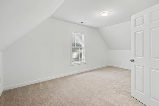 Building Photo - 4-bedroom, 2.5 bath with wooded view!